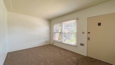 E Street Apartments in San Diego, CA - Building Photo - Interior Photo