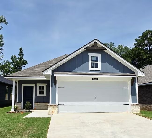 1609 Everwood Ct in Longview, TX - Foto de edificio - Building Photo