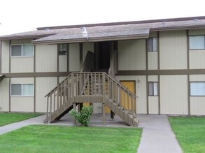 Courtyard Apartments in Hermiston, OR - Building Photo - Building Photo