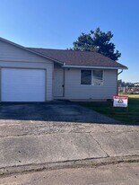1554 Wedgewood Pl in Stayton, OR - Building Photo