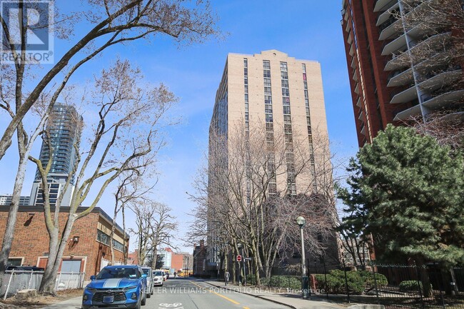 15-2115 Maitland Pl