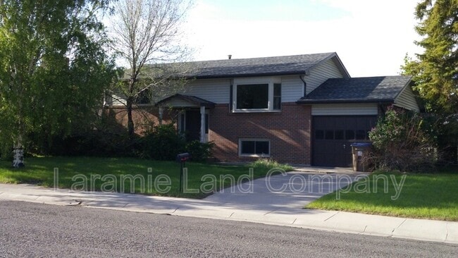 property at 1610 E Arnold St