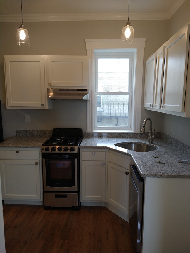 1185 Commonwealth Ave in Boston, MA - Building Photo - Building Photo
