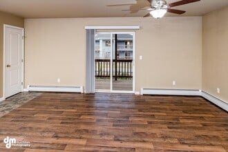 5020 S Mainsail Ave, Unit 2 in Wasilla, AK - Foto de edificio - Building Photo