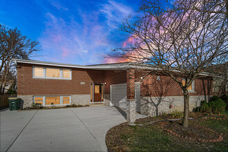 2130 Birch St in Park Ridge, IL - Building Photo - Building Photo