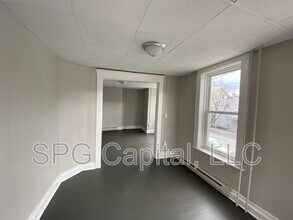 208 W Main St in Waynesboro, PA - Building Photo - Building Photo