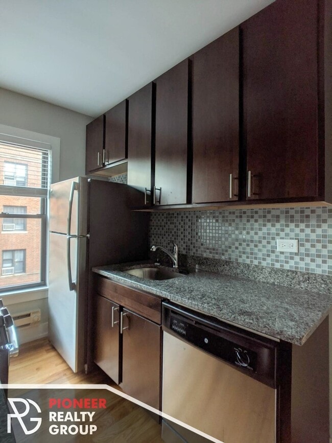 2909 N Mildred Ave, Unit 2 in Chicago, IL - Building Photo - Building Photo