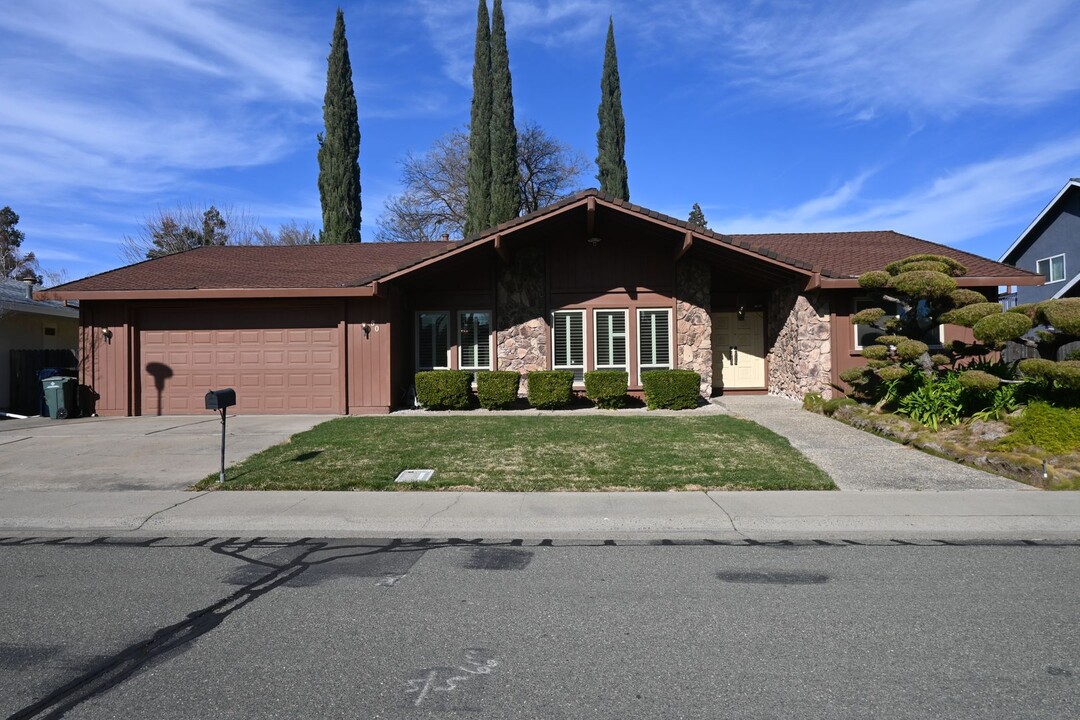 80 Parkshore Cir in Sacramento, CA - Building Photo