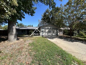 8919 Salmon Falls Dr in Sacramento, CA - Building Photo - Building Photo