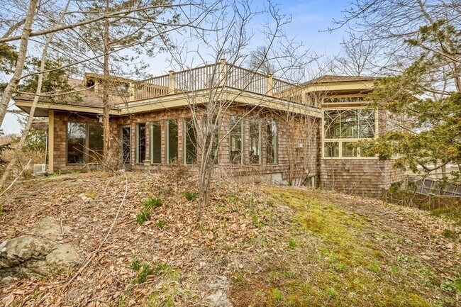 328 East St-Unit -1 in Hingham, MA - Foto de edificio - Building Photo