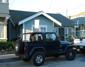 417 E Bay Ave in Newport Beach, CA - Building Photo - Building Photo