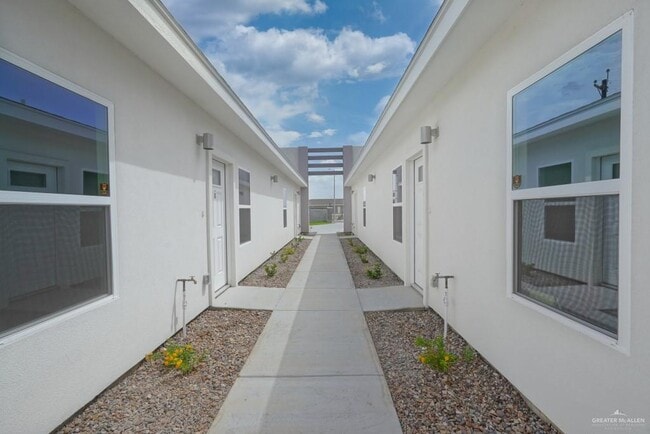 11 W Driftwood St in Edinburg, TX - Building Photo - Building Photo