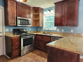 1680 Barrywood Cir E in Clarksville, TN - Building Photo - Building Photo