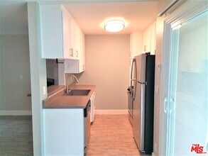 11230 Camarillo St in Los Angeles, CA - Building Photo - Building Photo