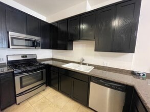 5842 Harold Way, Unit 402 in Los Angeles, CA - Foto de edificio - Building Photo