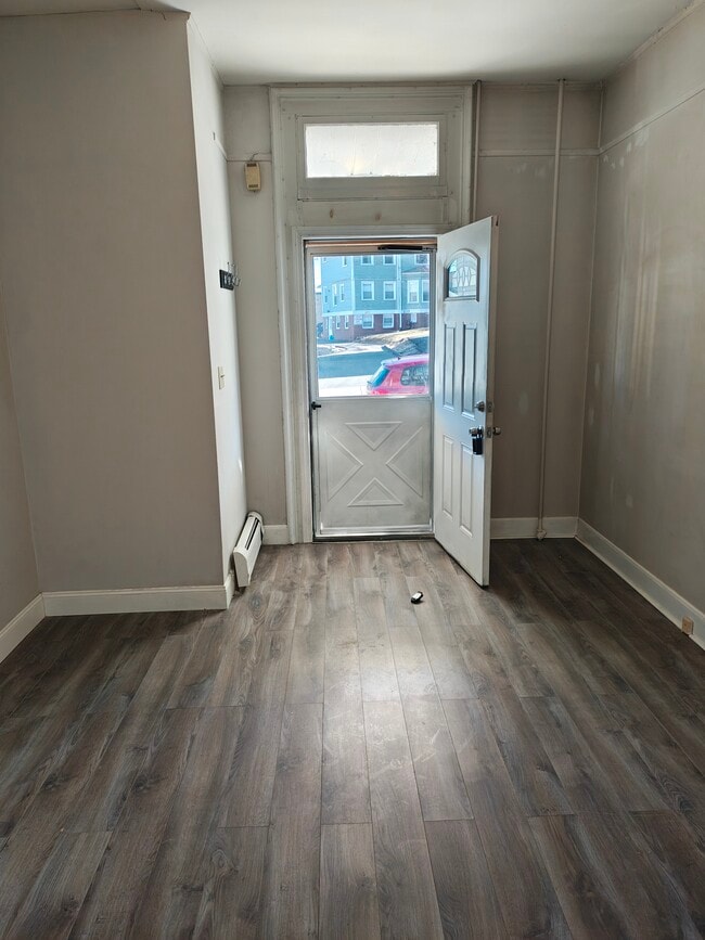 14 Cedar St, Unit 14 in New Britain, CT - Building Photo - Building Photo