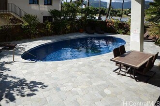 2465 Ala Wai Blvd in Honolulu, HI - Building Photo - Building Photo