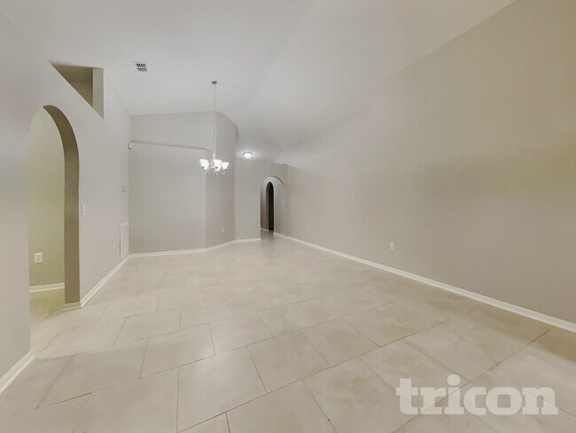 1304 Alhambra Crest Dr in Ruskin, FL - Building Photo - Building Photo