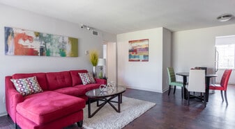 Mosaic Apartments in Beaumont, TX - Building Photo