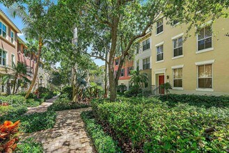 696 Fern St in West Palm Beach, FL - Building Photo - Building Photo