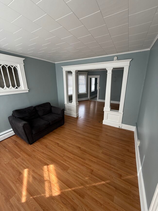 76 Lounsbury Ave in Waterbury, CT - Building Photo - Building Photo