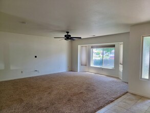 1550 Sterling Dr in Redding, CA - Building Photo - Building Photo
