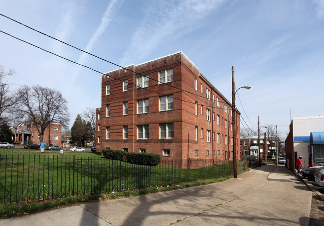 3867 Alabama Ave SE in Washington, DC - Building Photo - Building Photo