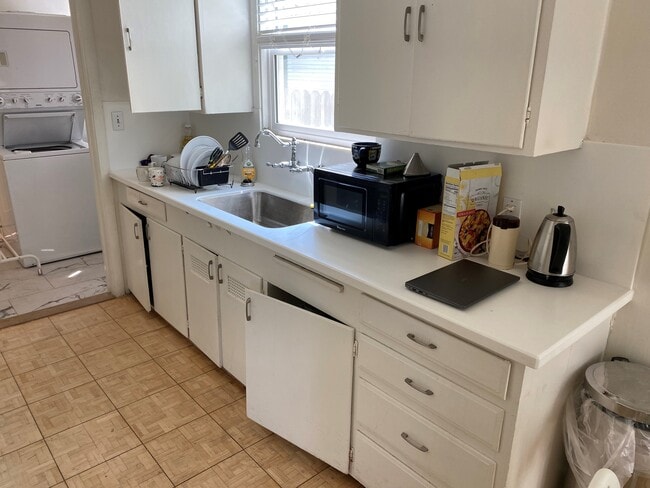 2300 39th St, Unit Near UC Davis Med Center in Sacramento, CA - Building Photo - Building Photo