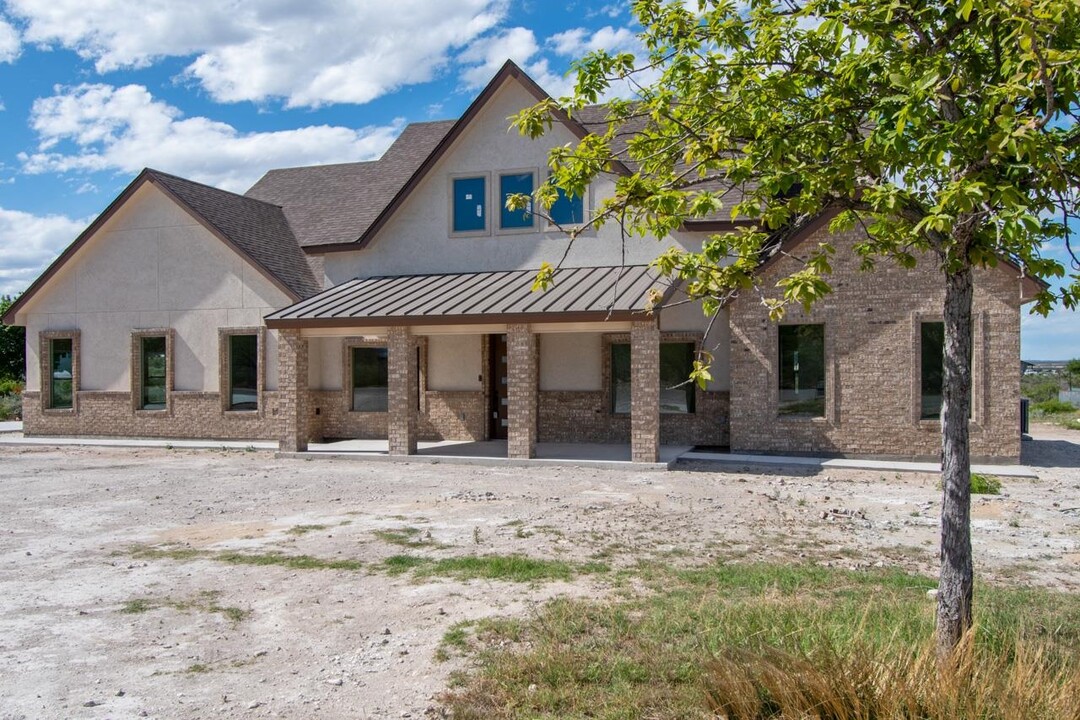 121 Agua Serena in Del Rio, TX - Foto de edificio