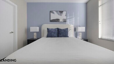 1000 S Broadway, Unit 221 in Denver, CO - Building Photo - Building Photo