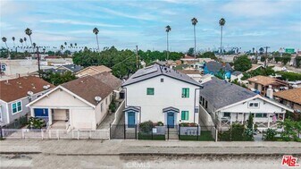 433 W Gage Ave in Los Angeles, CA - Building Photo