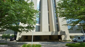 1101 S Arlington Ridge Rd in Arlington, VA - Building Photo