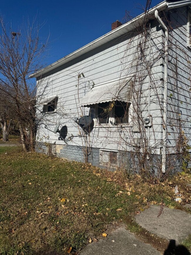 3175 Caroline Ave in Lorain, OH - Building Photo - Building Photo