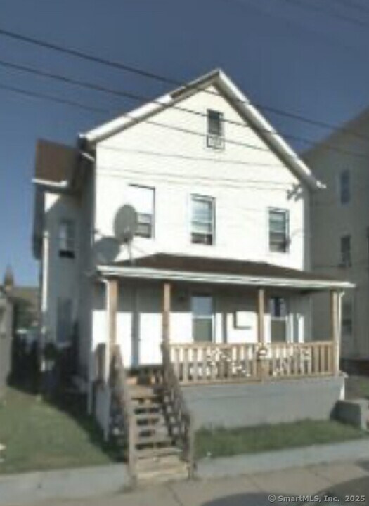 225 Helen St in Bridgeport, CT - Building Photo