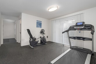 Courtside Apartments in Portland, OR - Building Photo - Interior Photo