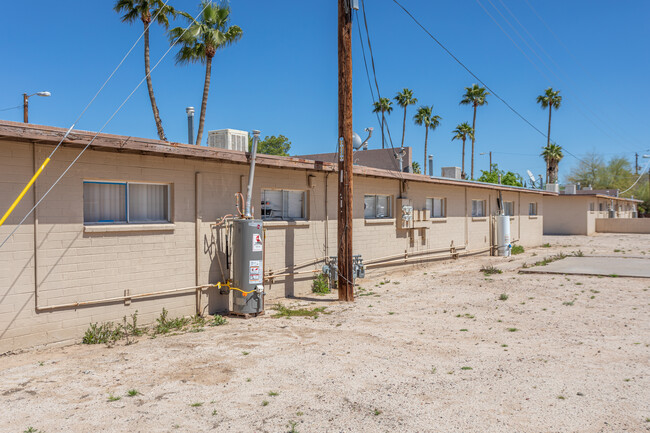 6437 S 10th St in Phoenix, AZ - Foto de edificio - Building Photo