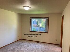 2511 NE 161st Ave in Portland, OR - Foto de edificio - Building Photo