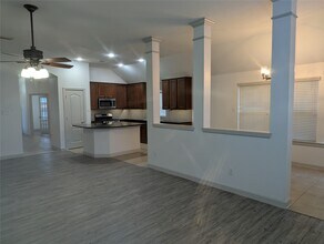 3651 Raintree Village Dr in Katy, TX - Building Photo - Building Photo