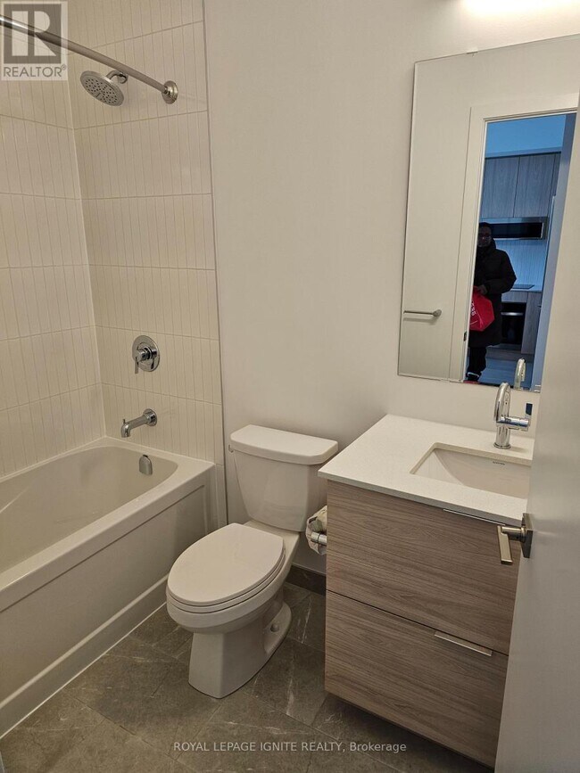 2501 Saw Whet Blvd. in Oakville, ON - Building Photo - Building Photo