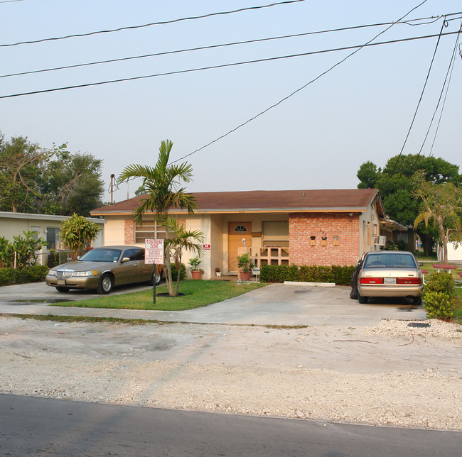 437 NW 9th Ave in Fort Lauderdale, FL - Building Photo - Building Photo