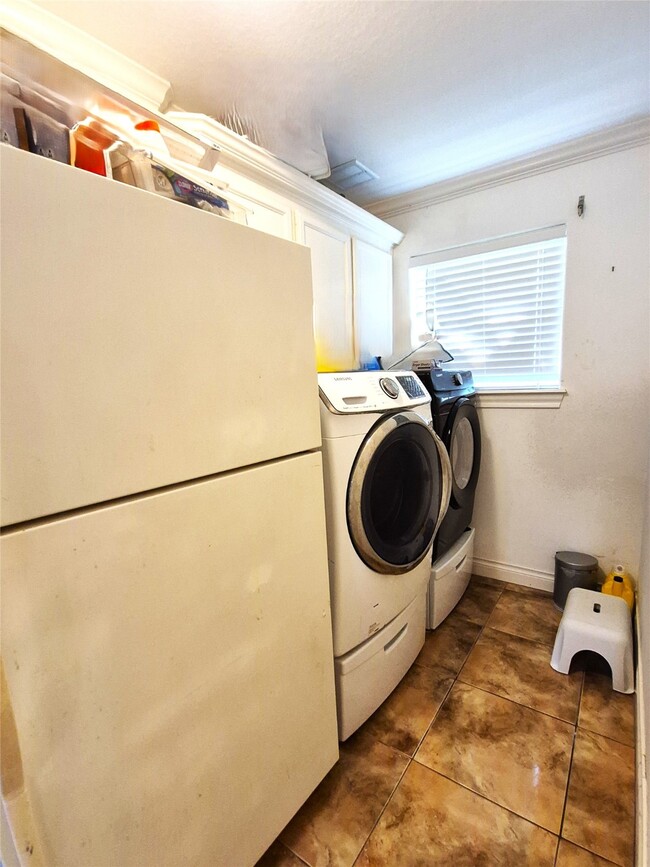 402 1/2 Avenue A in Dickinson, TX - Foto de edificio - Building Photo