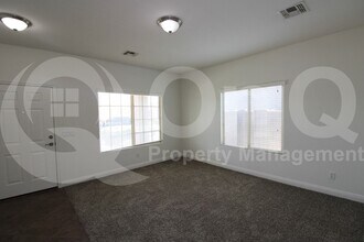 1686 W Paisley Dr in Queen Creek, AZ - Foto de edificio - Building Photo