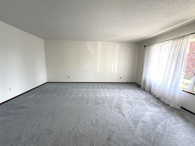 18755 NW Vale St in Portland, OR - Building Photo - Building Photo