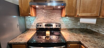 391 Putnam Pike, Unit D in Killingly, CT - Building Photo - Building Photo