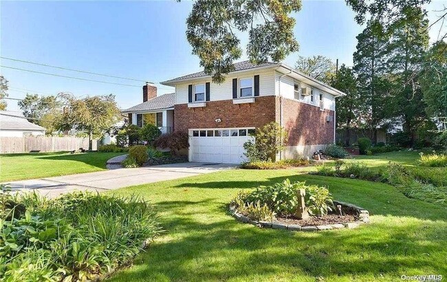 793 Jill Ct in East Meadow, NY - Building Photo - Building Photo