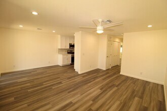 577 Thoreau Ln in Ventura, CA - Building Photo - Building Photo