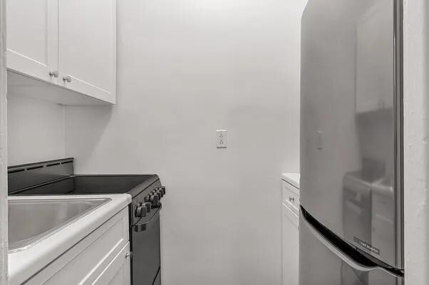 208 W 23 St