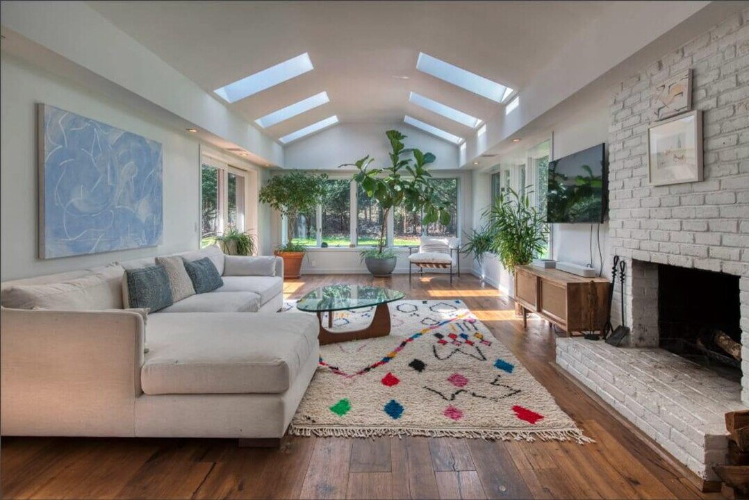 194 Woodbine Dr-Unit -ID1018993P in East Hampton, NY - Building Photo