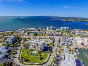 2566 Gary Cir in Dunedin, FL - Building Photo - Building Photo