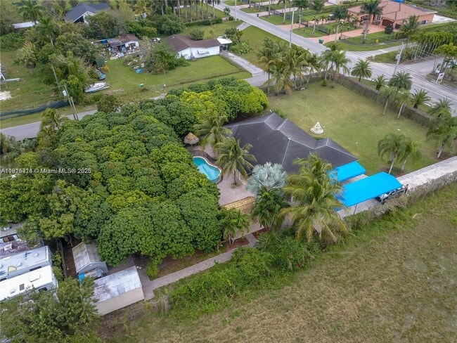 18405 SW 216th St in Miami, FL - Building Photo - Building Photo